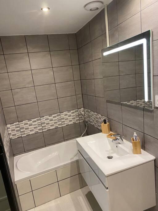 Gite De Tom Et Mag Classe 3 * Clevacances Villa Pontgibaud Eksteriør billede